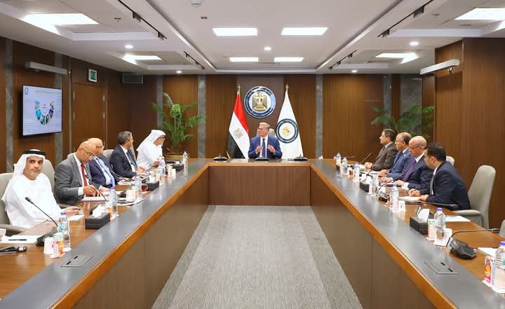 وزير البترول يبحث مع “موانئ أبوظبي” فرص التعاون في اللوجستيات والطاقة والتعدين