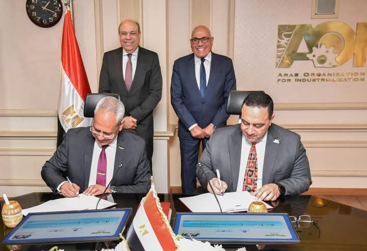 رئيس الهيئة العربية للتصنيع ووزير الطيران المدني يشهدان توقيع بروتوكول لتصنيع محاكيات الطيران محليًا وتطوير منظومة التدريب الفني