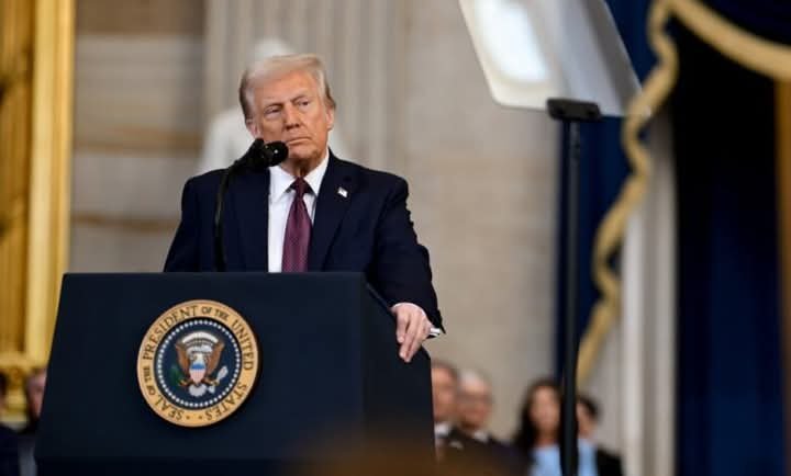 ترامب يُعلن انتهاء أزمة الشحن في البحر الأحمر