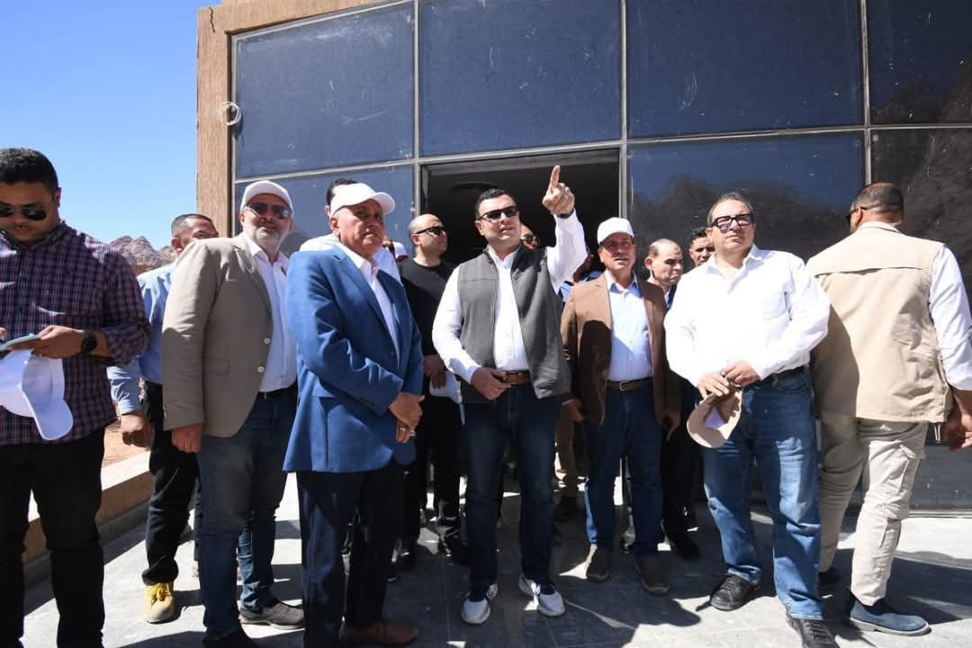 وزير الإسكان يتفقد النزل البيئي الجديد والمنتجع الجبلي ضمن تطوير موقع “التجلي الأعظم فوق أرض السلام”