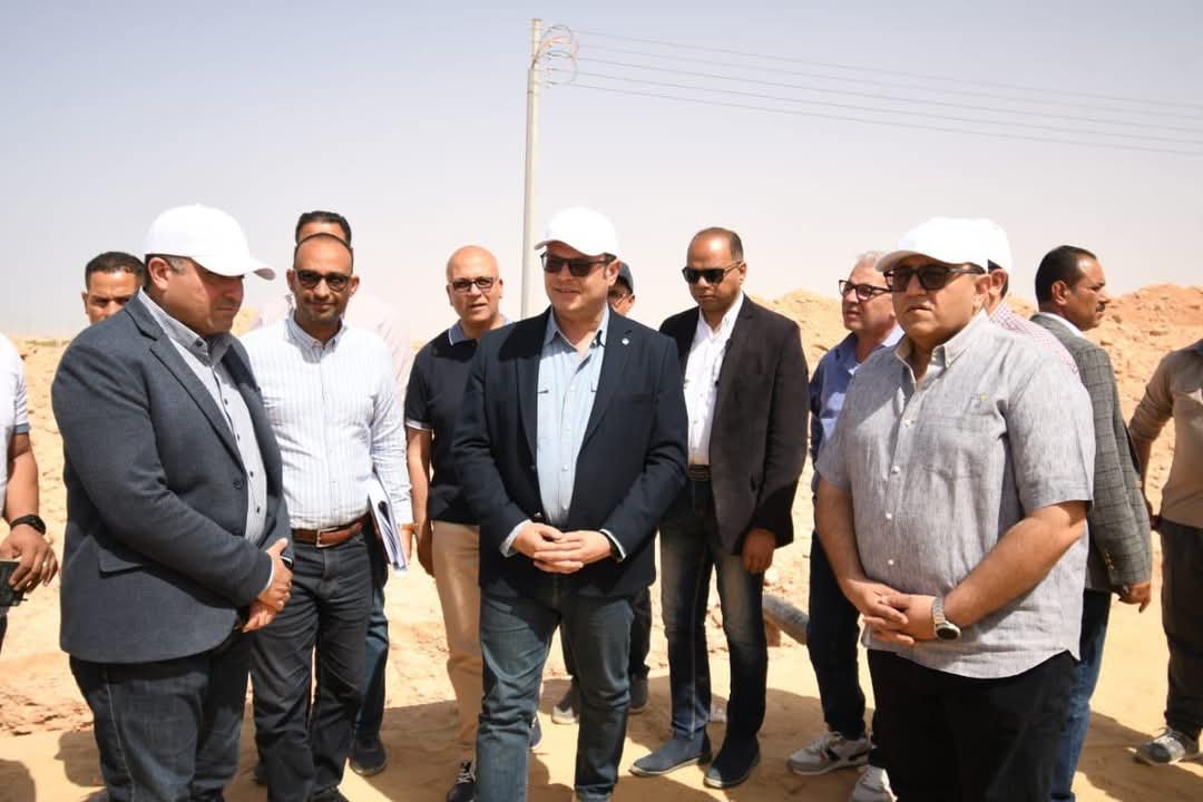 وزير الإسكان يبدأ جولة لمتابعة مشروعات الساحل الشمالي الغربي