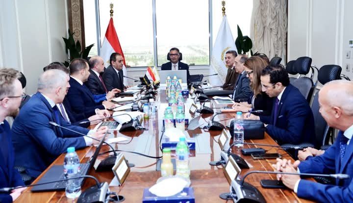 وزير التموين يترأس اجتماعًا موسعًا لتطبيق نظم رقمية لتتبع السلع الاستراتيجية بمشاركة دولية وروسية