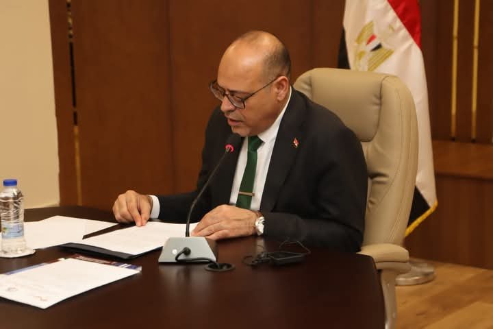 وزير العمل: صرف 1.6 مليون جنيه رعاية اجتماعية وصحية لـ1098 عاملًا غير منتظم خلال مايو