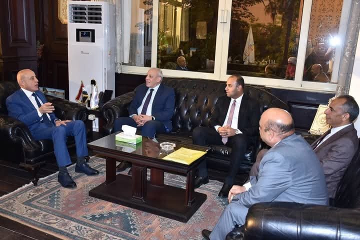 رئيس هيئة تنمية الصعيد يبحث مع محافظ الأقصر تعزيز التعاون لتنفيذ مشروعات تنموية مستدامة