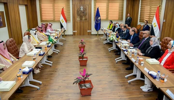 مصر والسعودية تبحثان تكاملًا دوائيًا شاملًا: خارطة طريق مشتركة لتعزيز الصناعة والتنظيم في القطاع الصحي