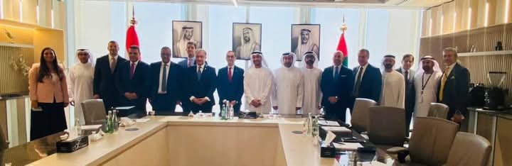 وزير الاستثمار يلتقي رئيس مجموعة أبوظبي للطيران لبحث فرص التعاون في الطيران والعقارات والتدريب