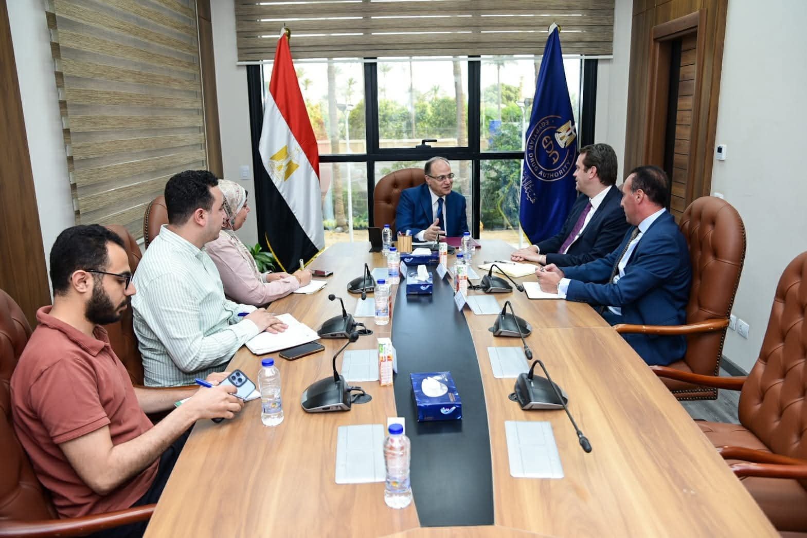 رئيس “هيئة الدواء” يبحث مع وفد “سانوفي” تعزيز التعاون وتوطين الصناعات الدوائية في مصر