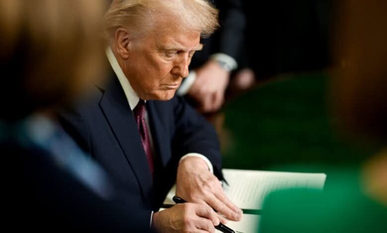 محكمة فيدرالية تجمد رسوم ترامب الجمركية