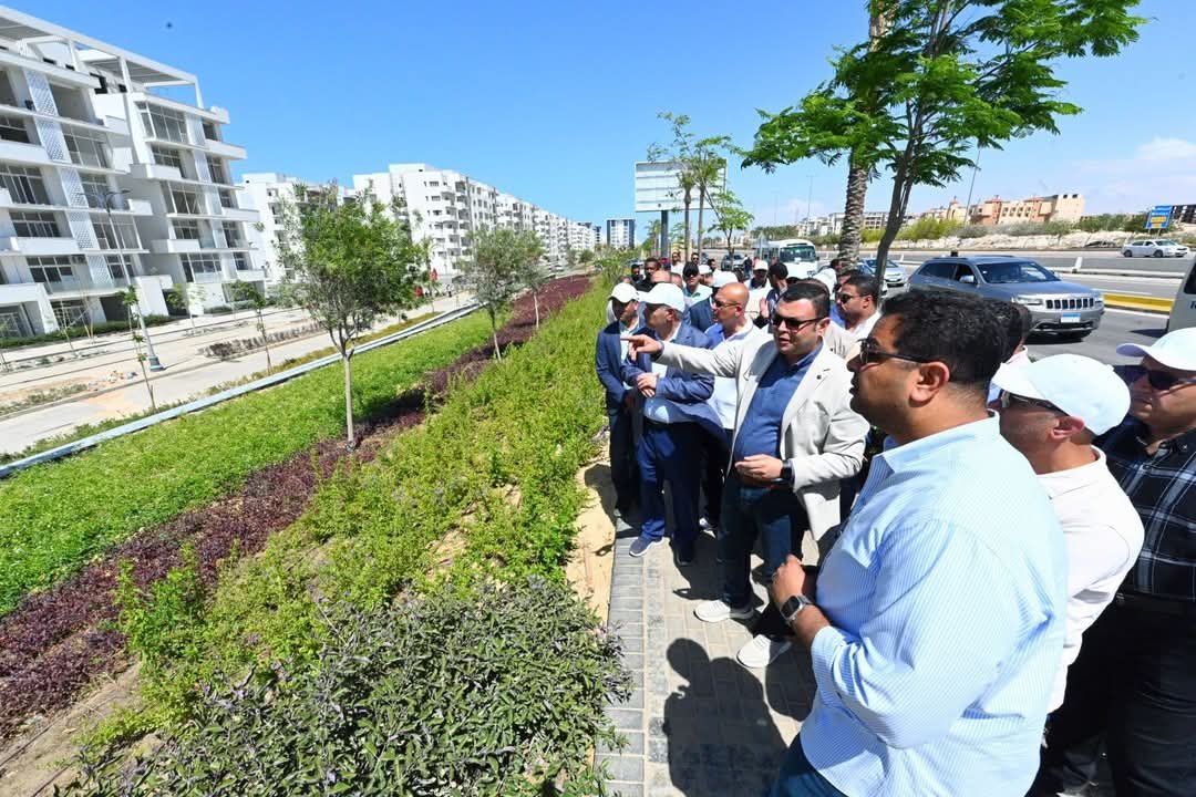 وزير الإسكان يتفقد كومباند مزارين والممشى السياحي وأعمال تجهيز الشاطئ بمدينة العلمين الجديدة