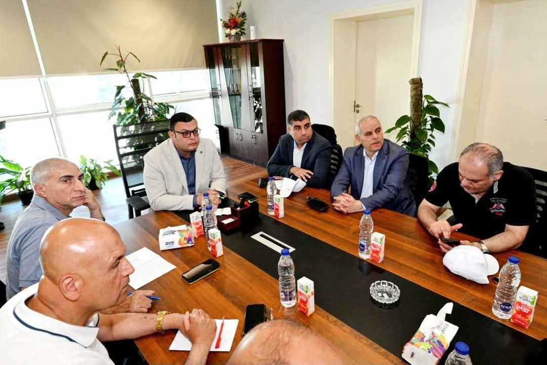وزير الإسكان يعقد اجتماعًا  لمتابعة موقف تسليم وتشغيل المشروعات التنموية بالعلمين