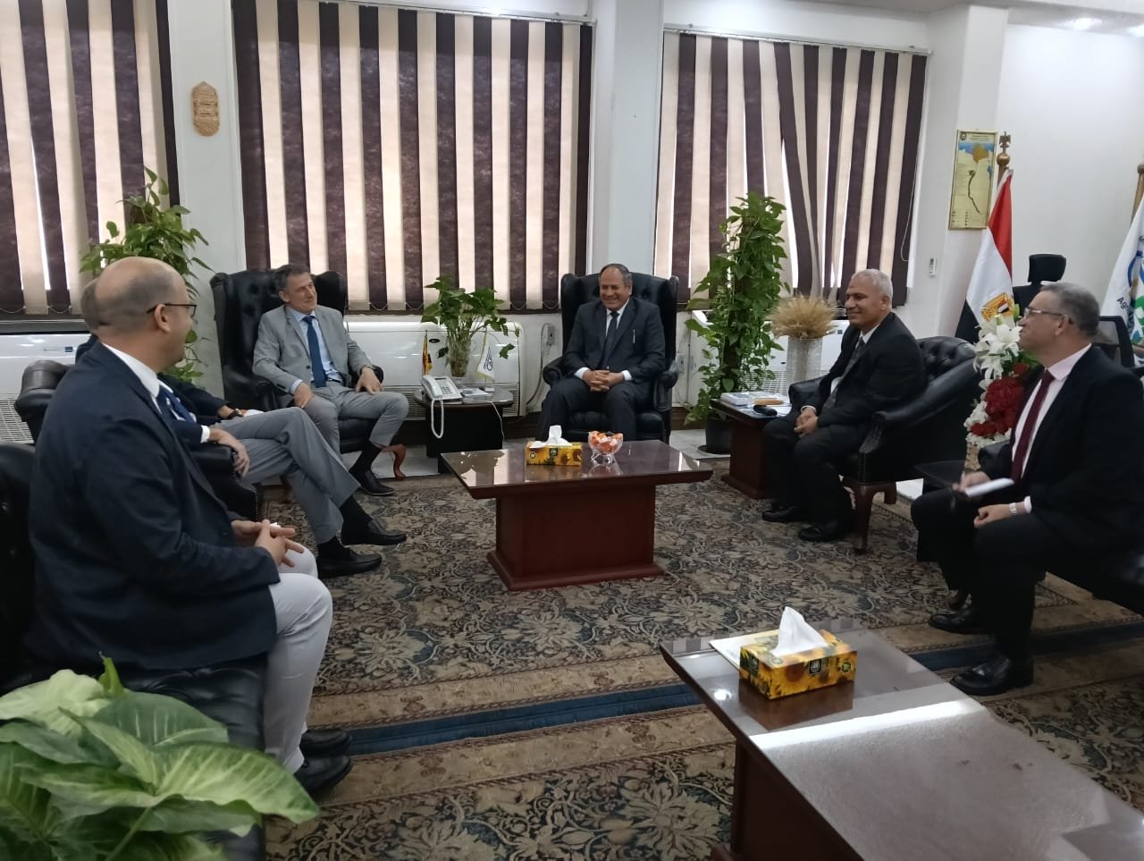 مدير الوكالة الإيطالية للتعاون يزور مركز البحوث الزراعية لتعزيز الشراكة في برنامج “كافي” الأوروبي