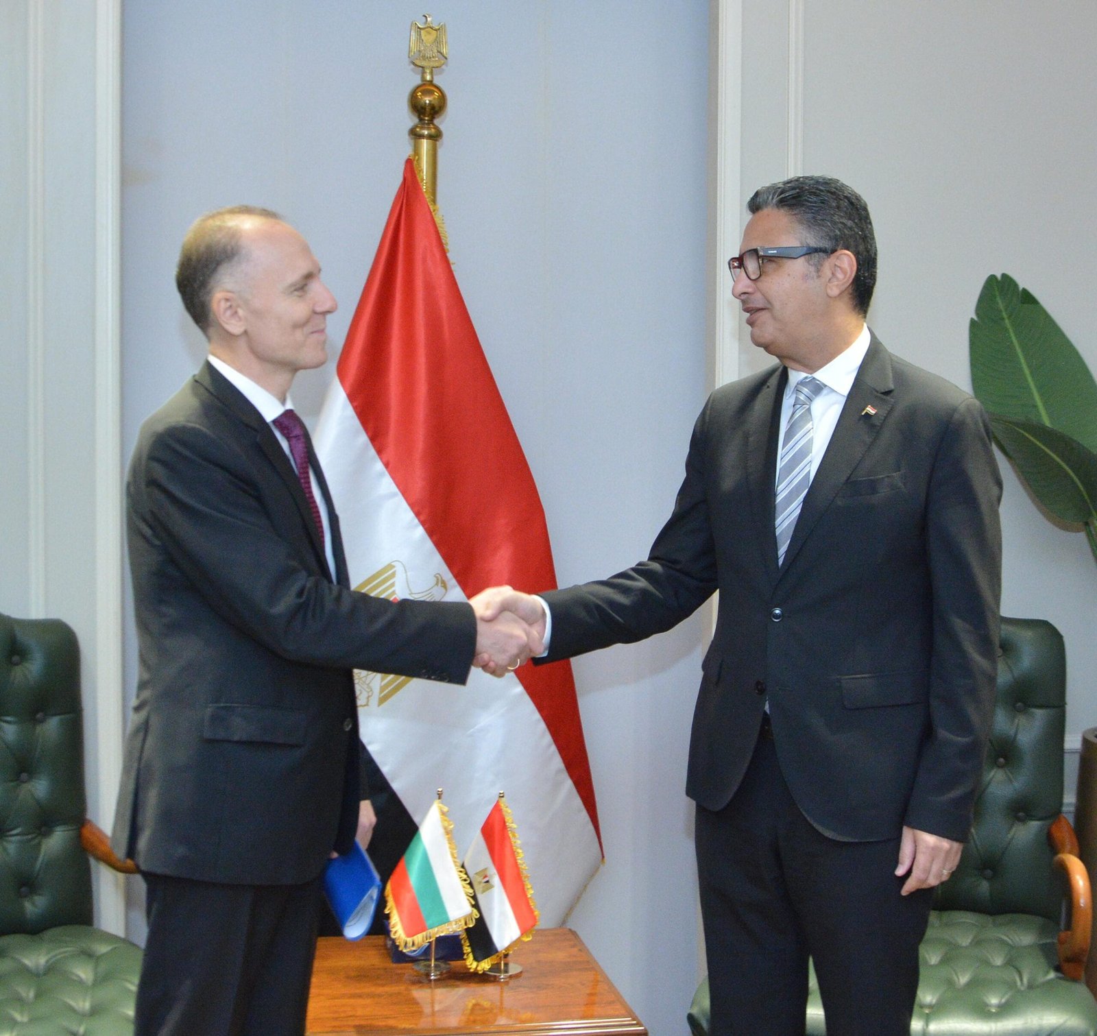 وزير التموين يبحث مع السفير البلغاري تعزيز التعاون التجاري ورفع واردات القمح لمصر