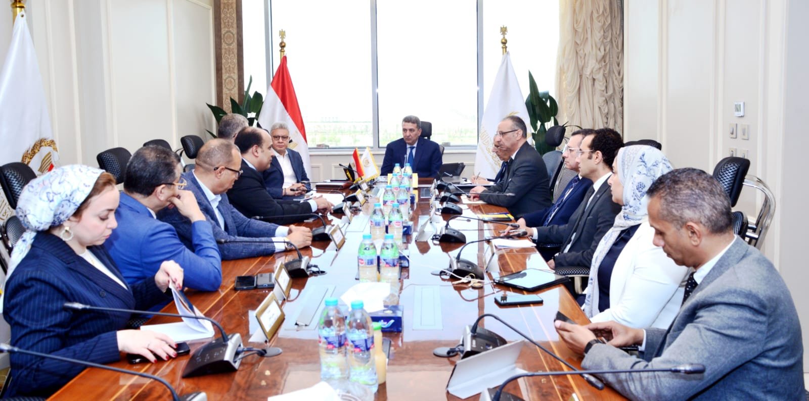 نائب وزير التموين يبحث مع “فيرنبرو” و”GRG” خطة تطوير المنافذ وتعزيز الشراكة مع القطاع الخاص