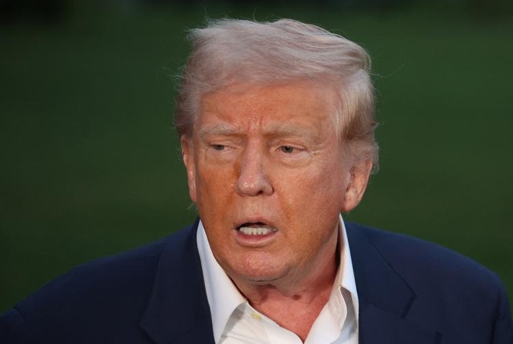 رسوم ترامب الجمركية تعرقل عجلة الاقتصاد العالمي وتهدد بخفض النمو وتسريح العمال