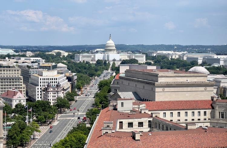 موديز تخفض التصنيف الائتماني للولايات المتحدة درجة واحدة اليوم الجمعة