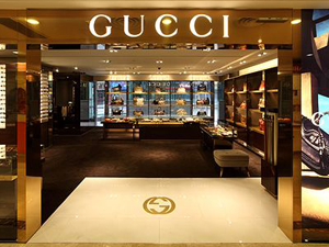 سهم مالكة جوتشي يقفز 9% بدعم من تقارير عن تولي رئيس رينو قيادة كيرينج