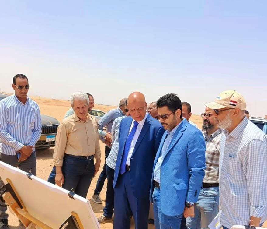 وزير الإسكان يتابع مشروعات المرافق الجاري تنفيذها بالعبور الجديدة والأراضي المضافة لها