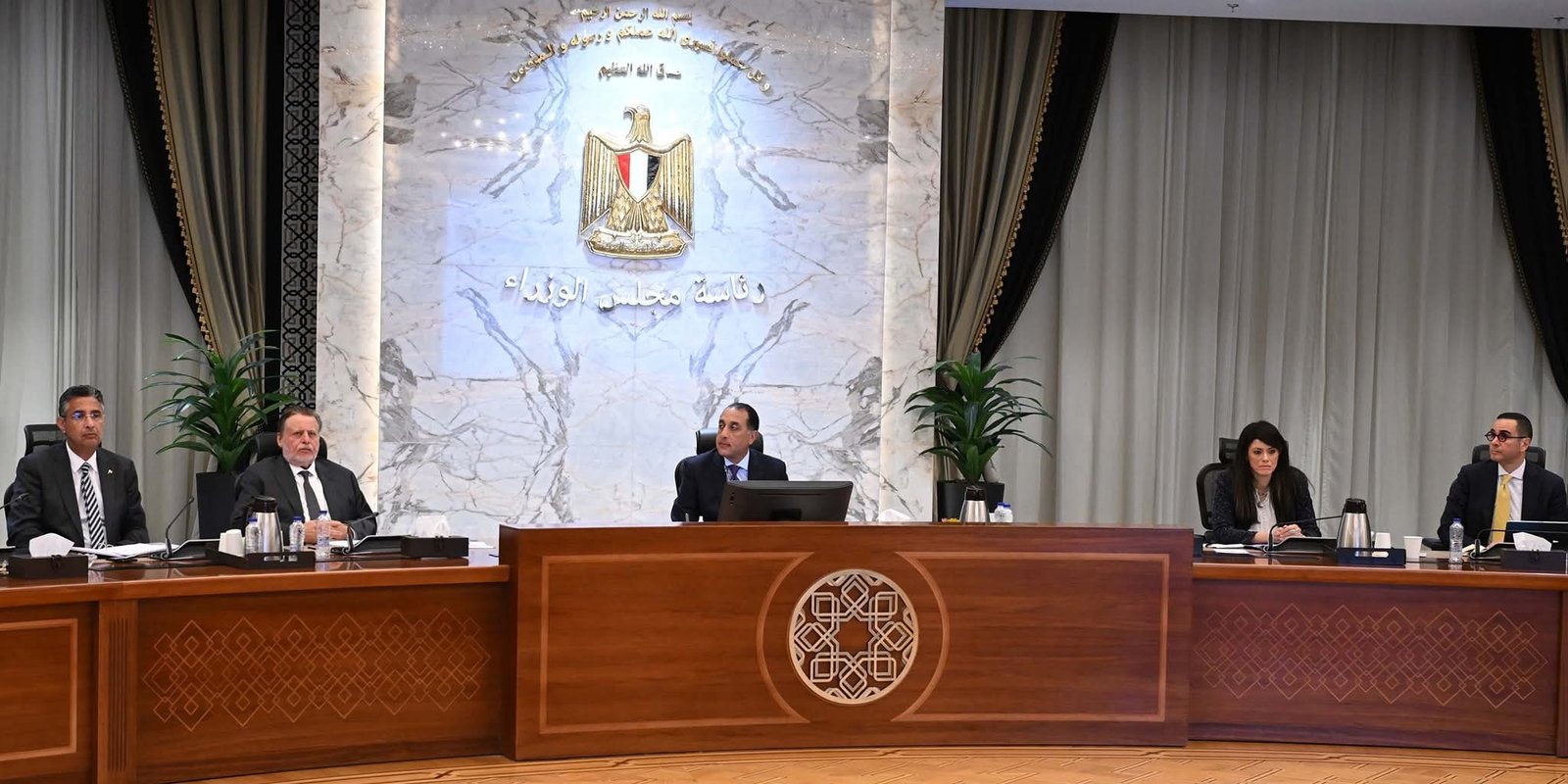 رئيس الوزراء يترأس اجتماع المجموعة الاقتصادية لبحث مراجعة صندوق النقد وتطوير بيئة الاستثمار