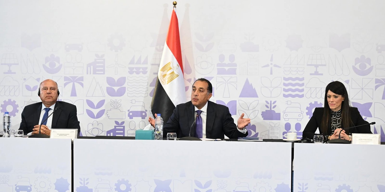 رئيس الوزراء يترأس مائدة مستديرة بعنوان “الإصلاحات الهيكلية لتعزيز تنافسية القطاع الخاص”