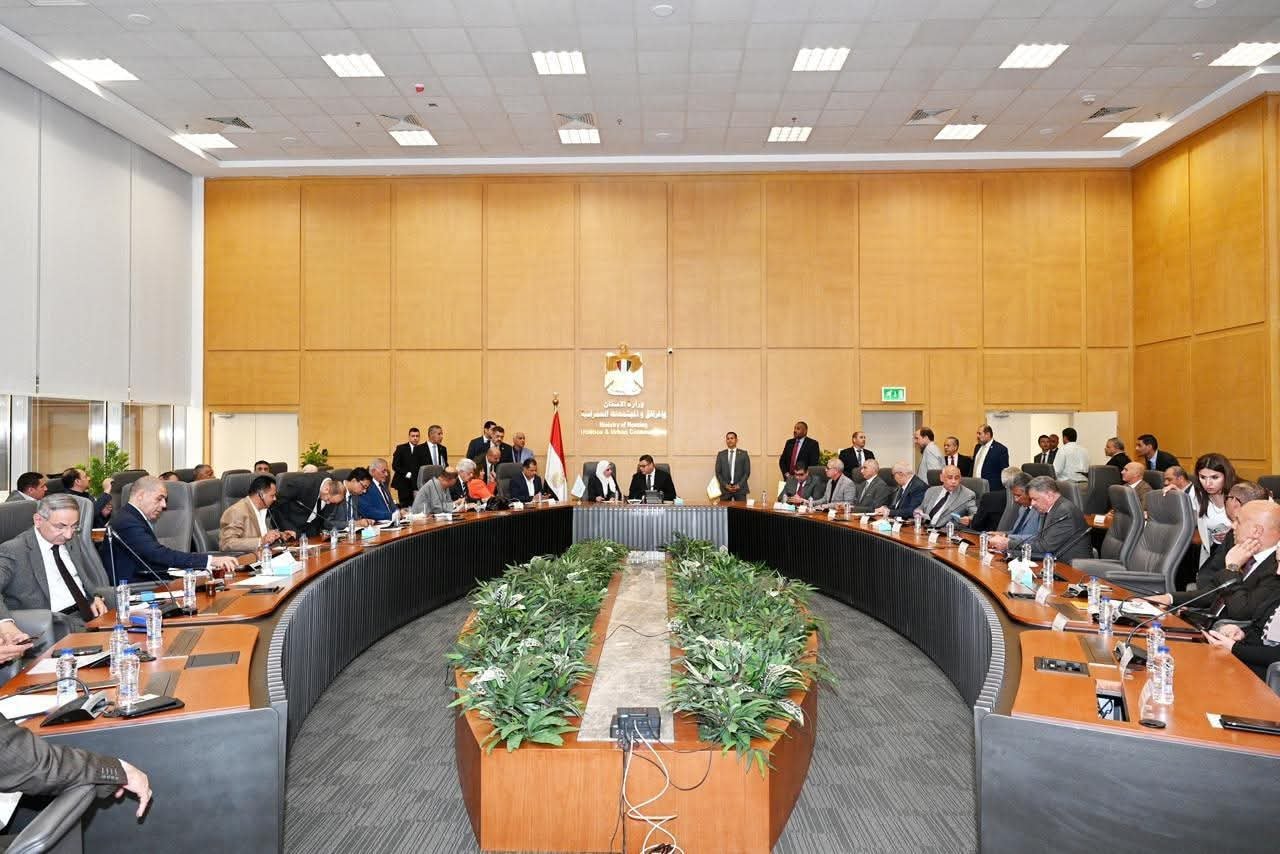 وزير الإسكان يبحث مع نواب البرلمان مطالب دوائرهم: تواصل مستمر بين السلطتين لخدمة المواطنين