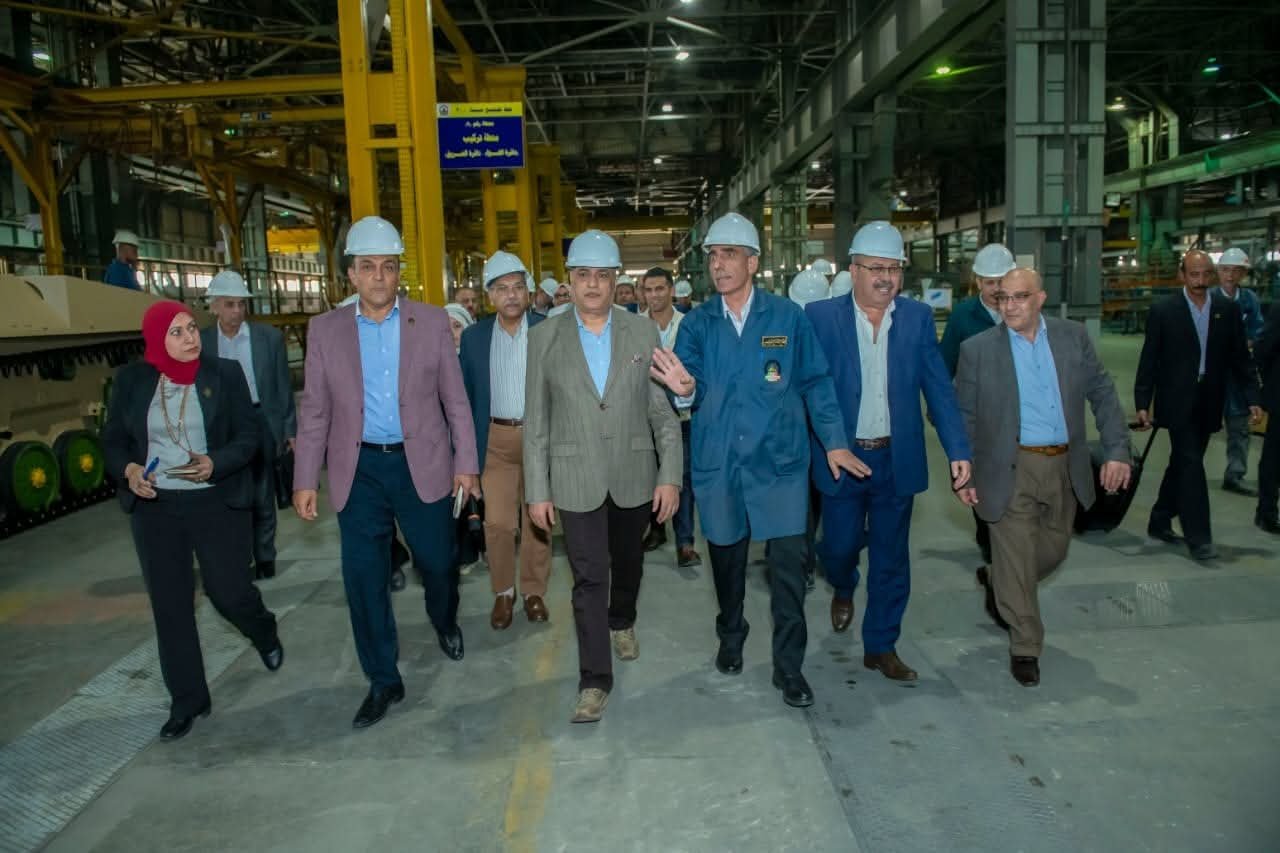 وزير الإنتاج الحربي يتفقد “مصنع 200”: توطين التكنولوجيا العسكرية والمدنية وتعزيز الشراكات مع القطاع الخاص