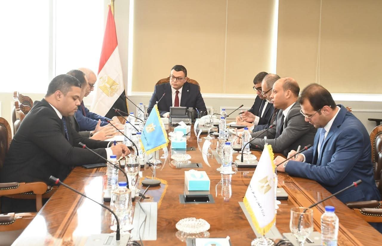 وزير الإسكان يبحث مع “استادات” تعميم إدارة المنشآت الترفيهية في المدن الجديدة