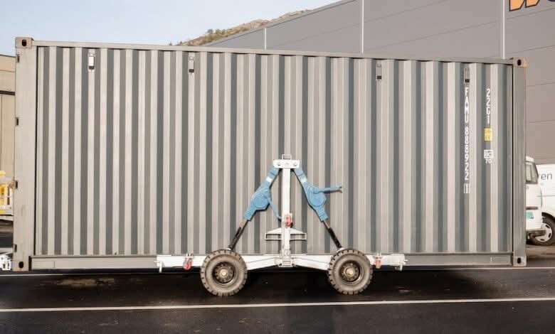 شركة نرويجية تطلق نظامًا مبتكرًا لنقل الحاويات دون الحاجة إلى معدات ثقيلة