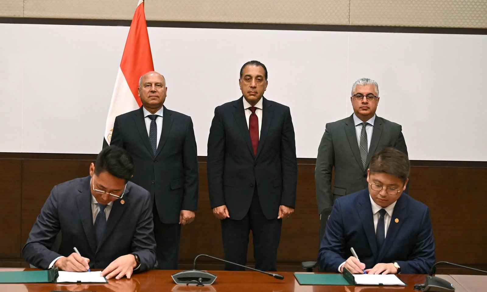 200 مليون دولار استثمارات صينية في مجمع صناعي لإنتاج مستلزمات الطاقة الشمسية بالعين السخنة