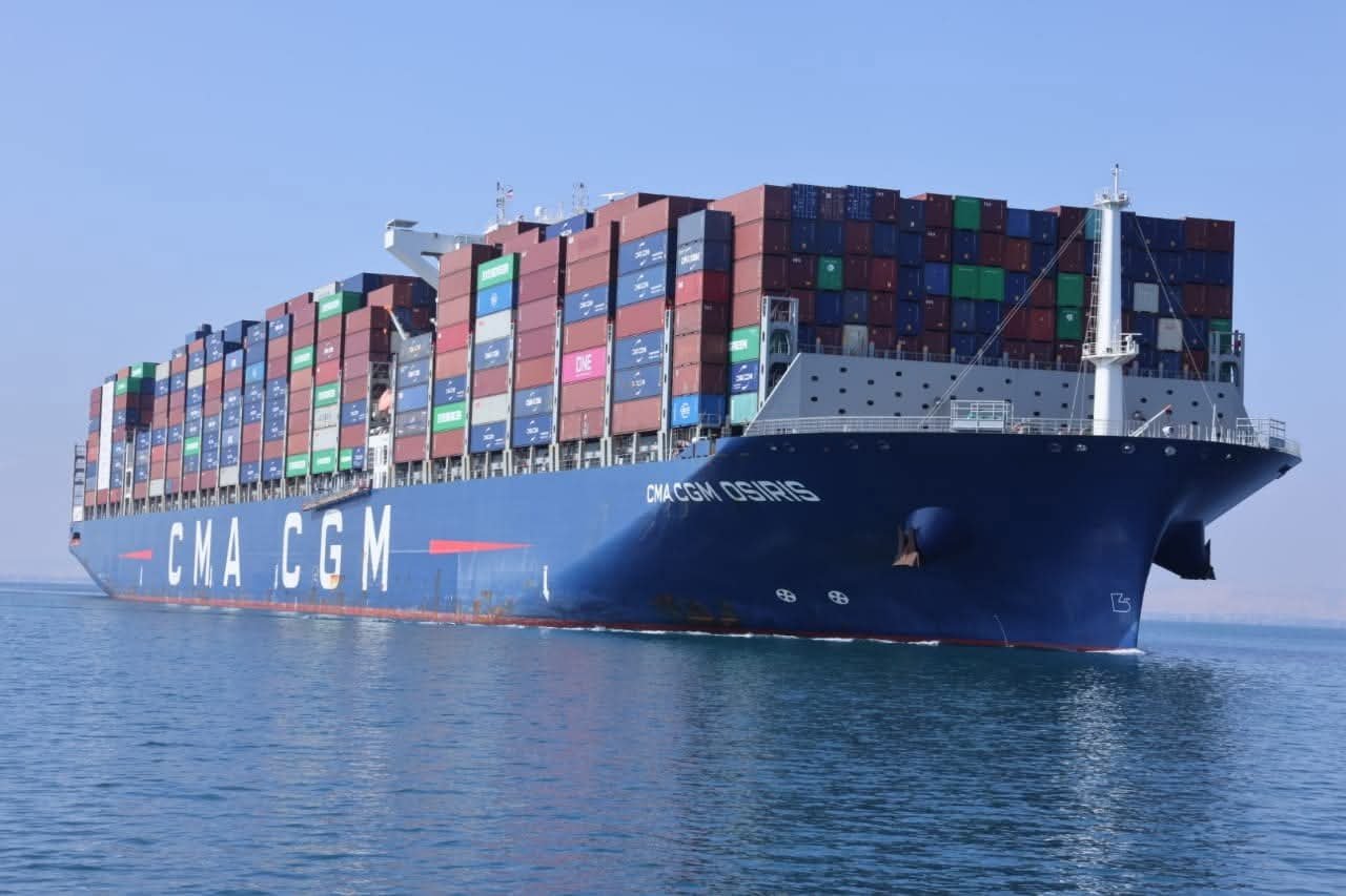 قناة السويس تبدأ استعادة حركة سفن الحاويات العملاقة.. و”CMA CGM OSIRIS” تعبر لأول مرة منذ مارس