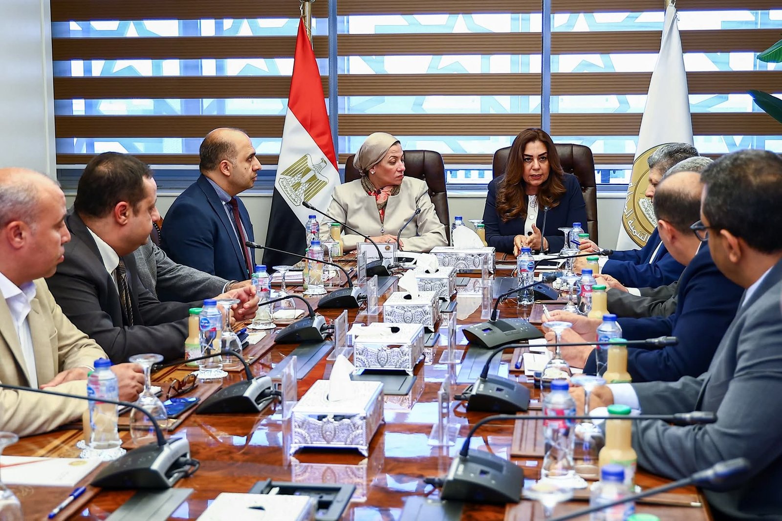 وزيرتا البيئة والتنمية المحلية تبحثان مع وزارة الكهرباء مراجعة متحصلات منظومة النظافة