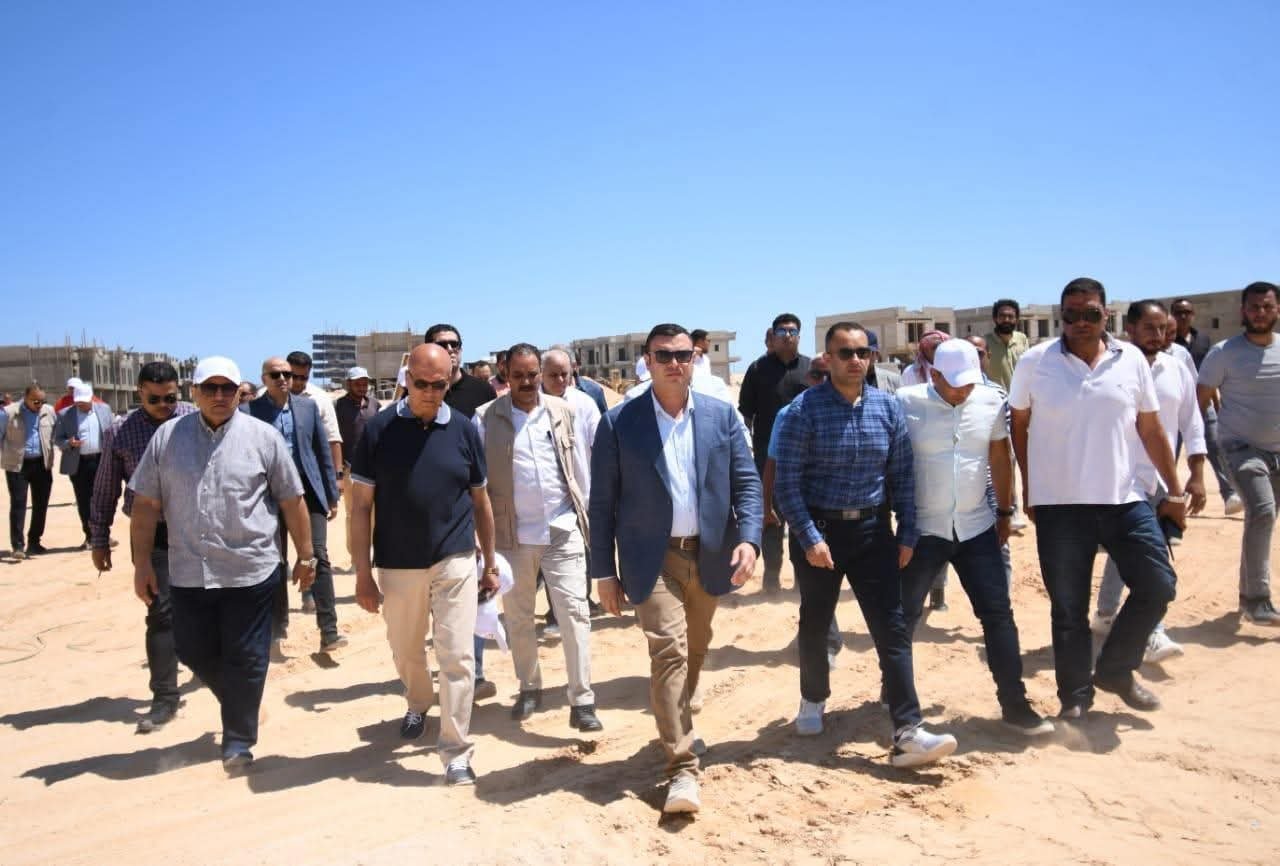 وزير الإسكان يتفقد مشروع بحيرات نيو مارينا والطرق والمداخل بـ “مارينا الساحل الشمالي”