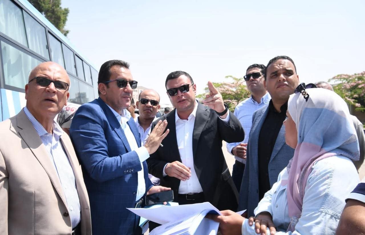 وزير الإسكان يتفقد مشروع الإسكان الأخضر وتطوير شبكة الصرف الصناعي بالمنطقة الصناعية A1