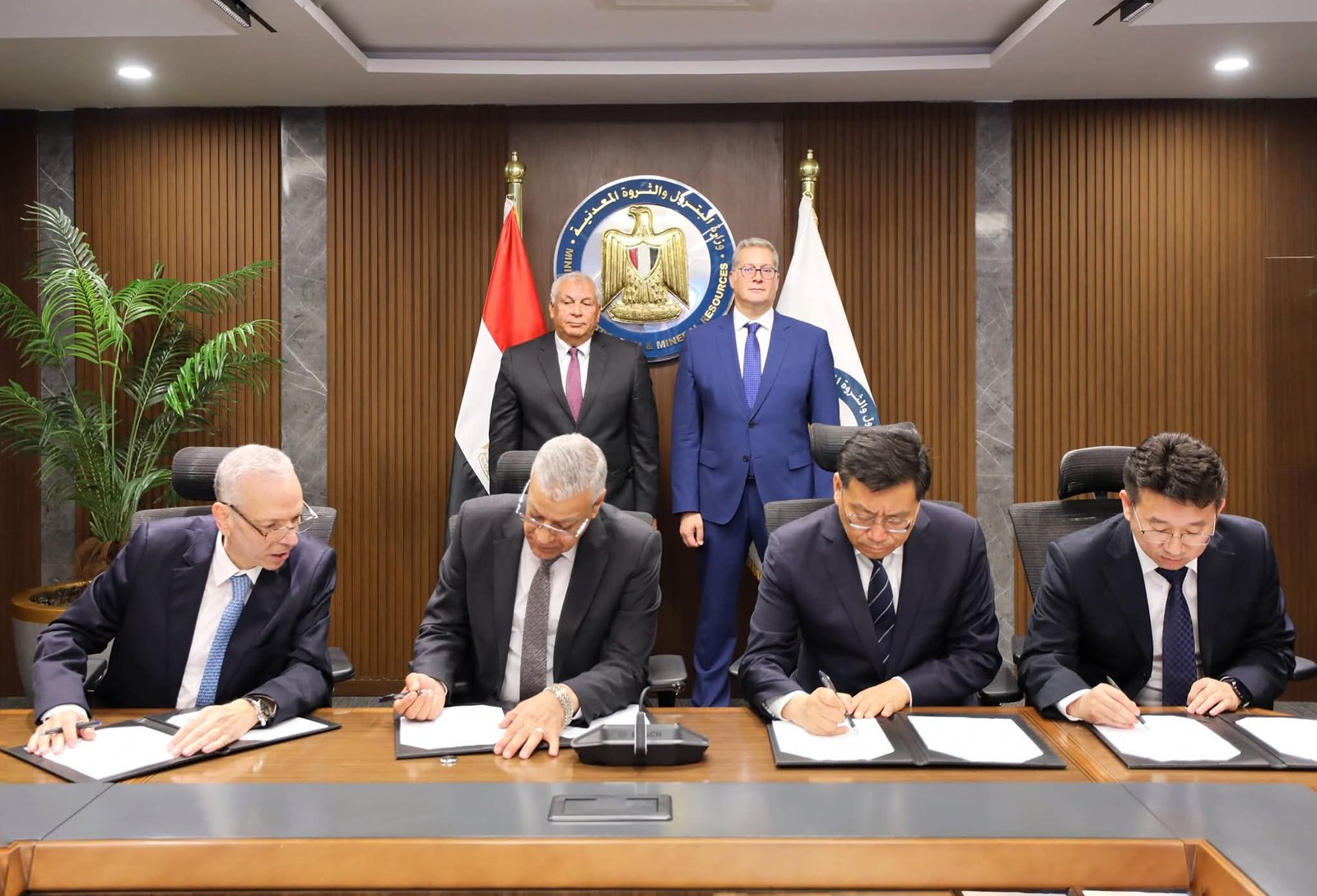 وزير البترول يشهد توقيع العقود النهائية لبدء تنفيذ مجمع إنتاج حامض الفسفوريك