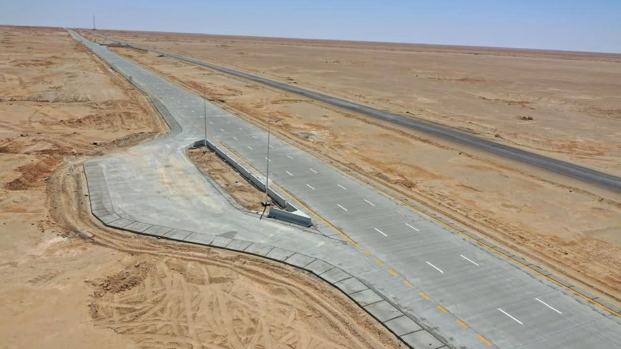 وزير الإسكان: افتتاح وتشغيل القطاع الرابع من إزدواج طريق سيوة / مطروح بطول 50 كم