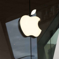 آبل تطعن على أمر للاتحاد الأوروبي يلزمها بجعل آي أو إس متوافقًا مع المنافسين