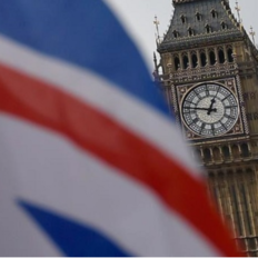 اليونان وبريطانيا تحذّران سفنهما من المرور عبر خليج عدن وسط تصاعد التوترات