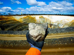 ارتفاع حاد لأسهم شركات الصلب الأمريكية بعد زيادة الرسوم الجمركية