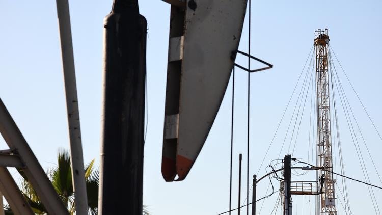 أسعار النفط ترتفع بأكثر من دولار للبرميل بعد استئناف المحادثات التجارية بين واشنطن وبكين