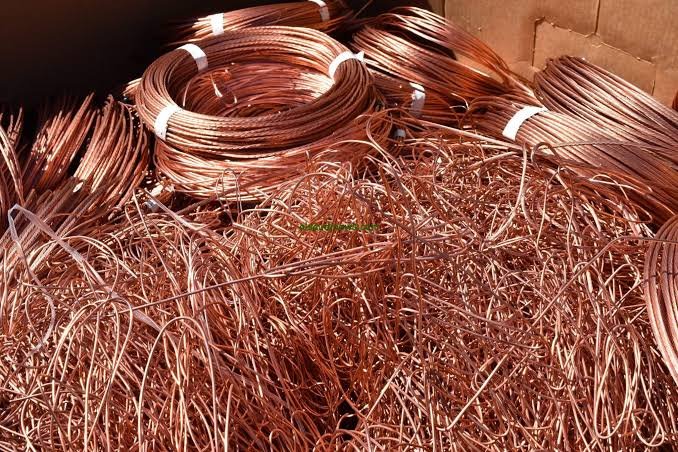 ارتفاع طفيف في أسعار النحاس مدعومًا بضعف الدولار وهدنة حذرة في الشرق الأوسط