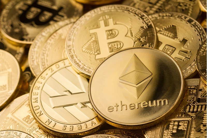 عملة بيتكوين الرقمية تلامس حاجز 112 ألف دولار لأول مرة