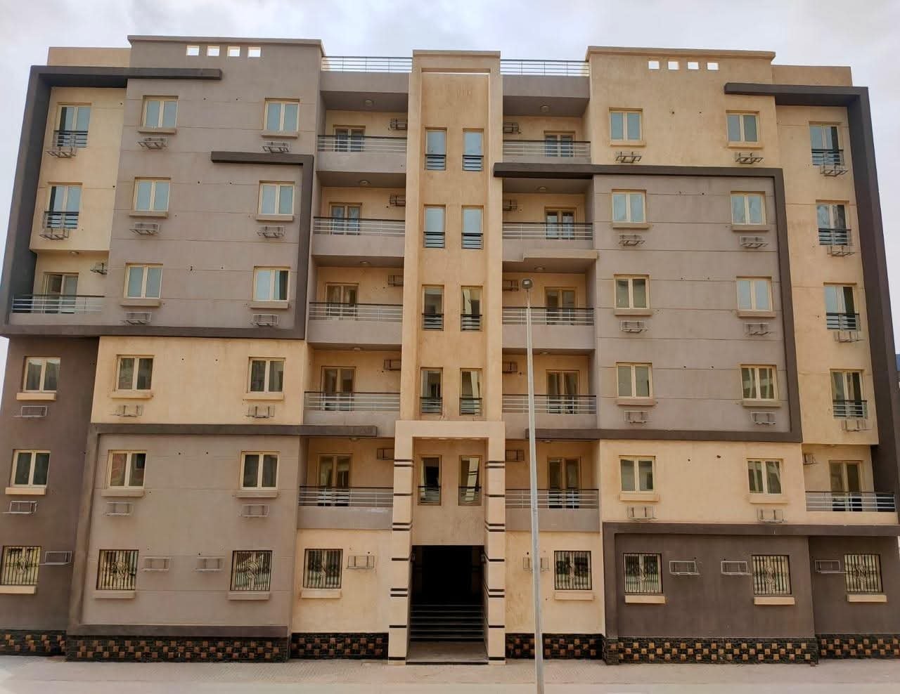 وزير الإسكان: الأحد المقبل..بدء تسليم وحدات بمشروع “سكن مصر” للفائزين بمدينة غرب قنا الجديدة