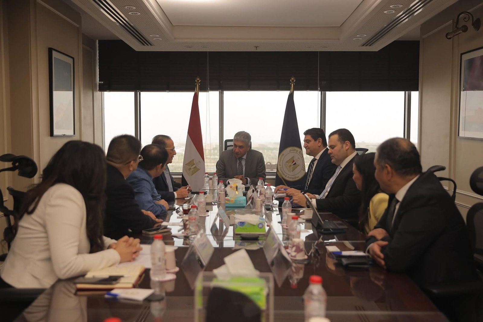 وزير السياحة والآثار يبحث مع أحد الشركات الصينية سبل تطوير منتج السياحة النيلية في مصر