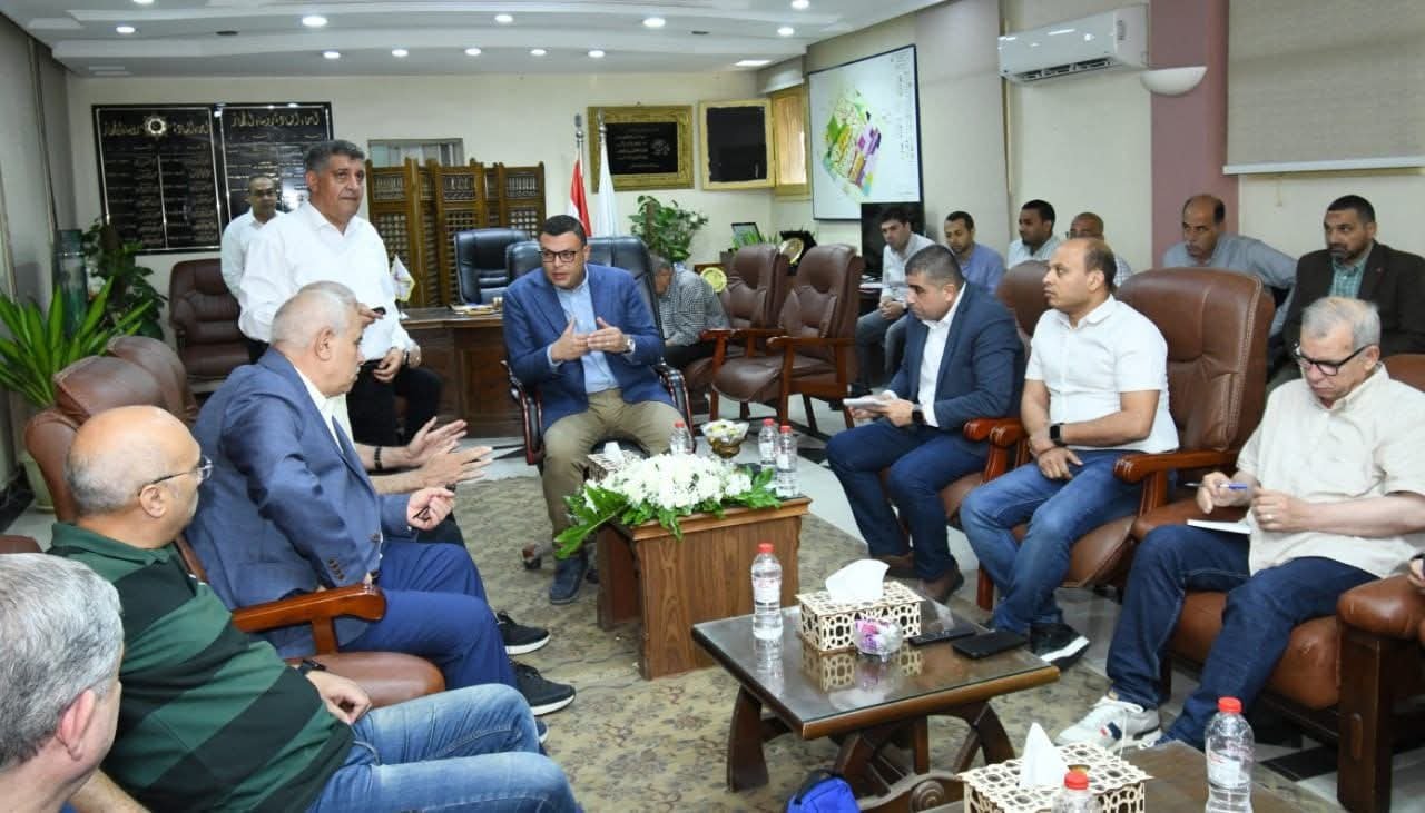 وزير الإسكان يعقد اجتماعًا بمقر جهاز “مدينة السادات” لمتابعة سير العمل بمختلف القطاعات بالمدينة