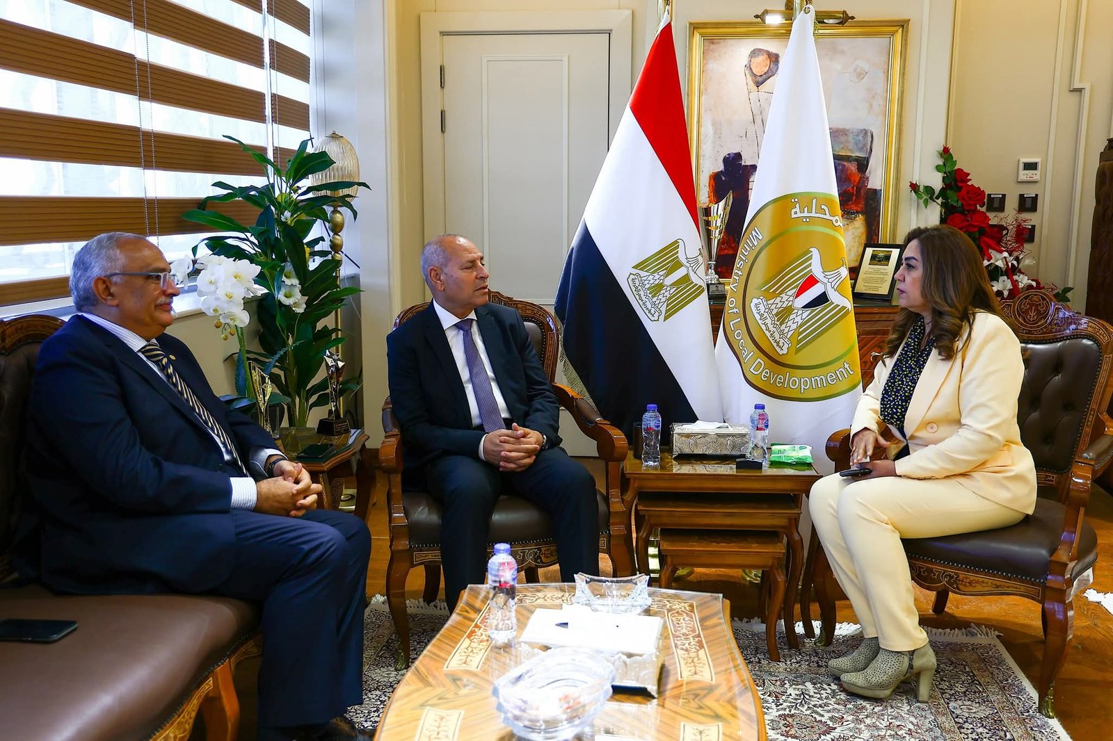 وزيرة التنمية المحلية تتابع مع محافظ القاهرة مقترحات تطوير عدد من الشوارع التجارية بمصر الجديدة