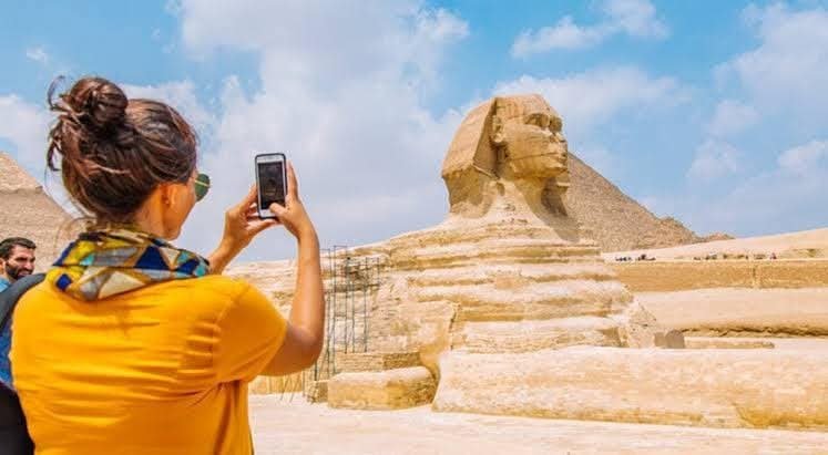 وزير السياحة والآثار يصدر قرارًا وزاريًا بزيادة أجر المرشد السياحي في مصر