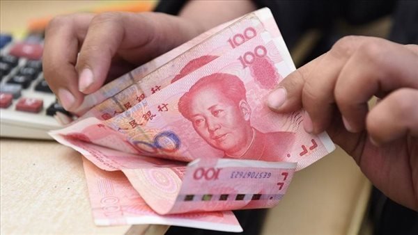اليوان الصيني يقفز لأعلى مستوى في 10 أشهر مع تراجع الدولار