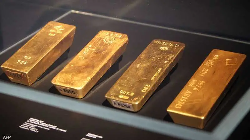 الذهب يواصل التراجع وسط إقبال على جني الأرباح قبل بيانات أمريكية