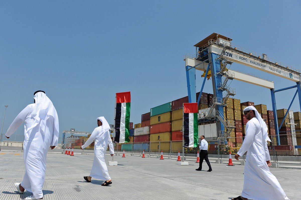 موانئ أبوظبي تستحوذ على حصة في الإسكندرية لتداول الحاويات