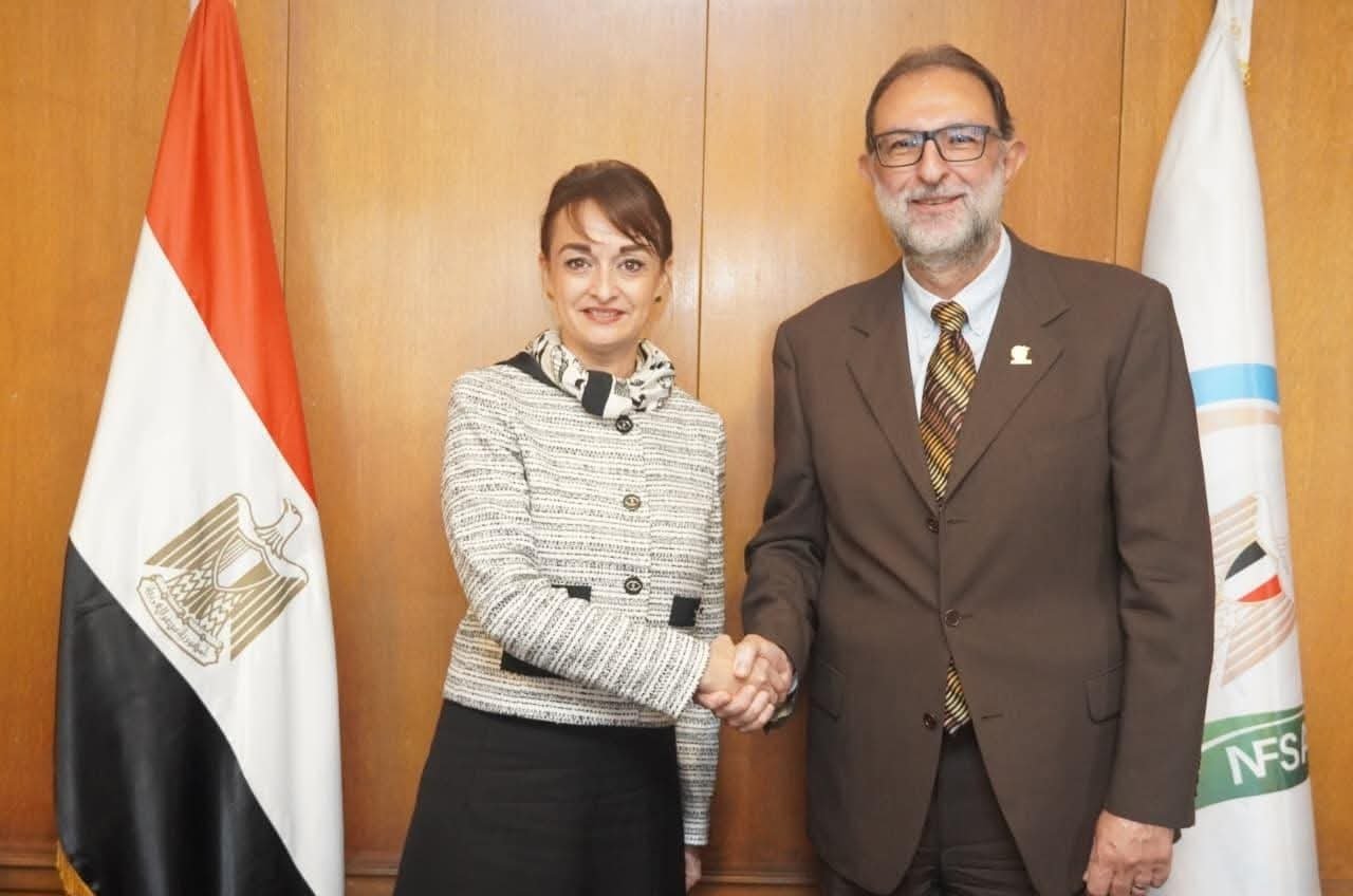 استقبال رئيس الهيئة القومية لسلامة الغذاء لسفيرة جمهورية رومانيا بالقاهرة
