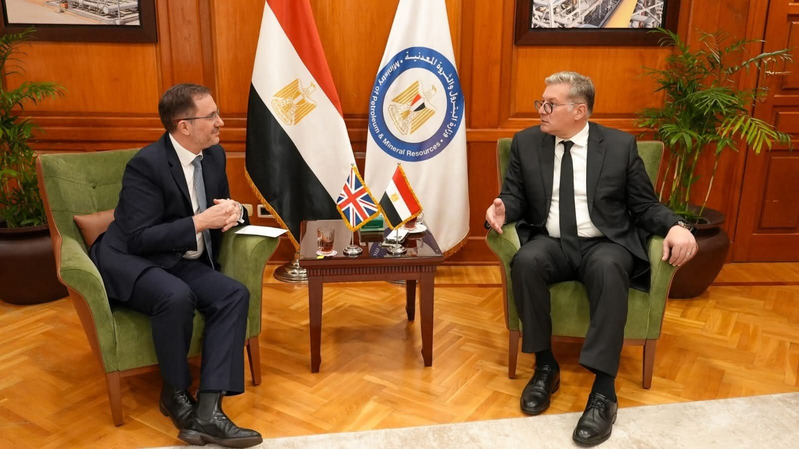 مباحثات مصرية بريطانية في مجالي البترول والتعدين